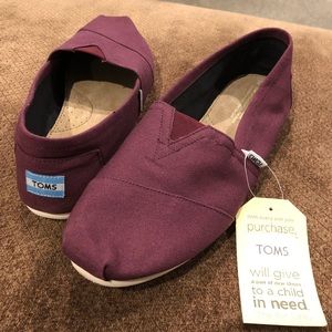 NWT Men’s Maroon Toms